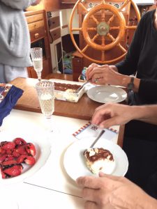 Tiestysti Tiramisua ja kuohuvaa aamiaiseksi - Celebrated with Tiramisu and sparkling
